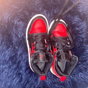Air Jordan 1 Mid Color:Black and Red Little Boys Size:12c